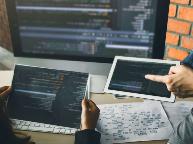 what-is-a-web-developer-1184x694